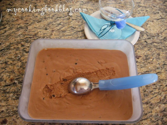 Шоколадов сладолед без разбъркване при замразяването