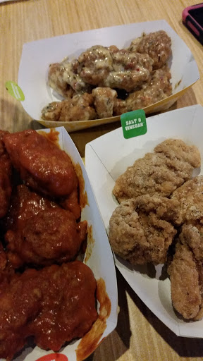 Chicken Wings Restaurant «Buffalo Wild Wings», reviews and photos, 32914 Walker Rd, Avon Lake, OH 44012, USA