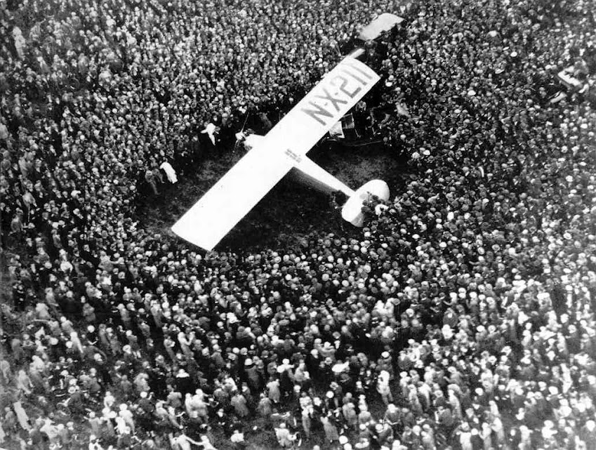 Lindbergh-in-Paris_1927.jpg