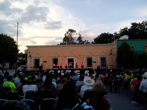 Escuela Normal Oficial Dora Madero, Martin Torres 12, Zona Centro, 27980 Parras de la Fuente, Coah., México, Escuela universitaria | COAH
