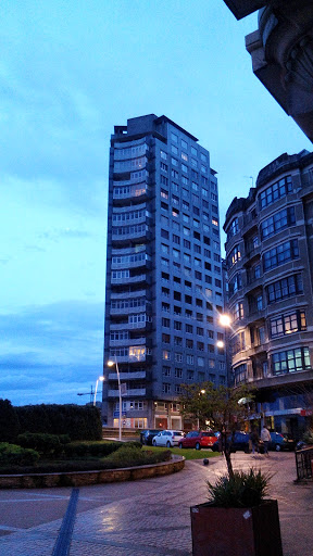 Aparcamiento Centro Comercial Cuatro Caminos