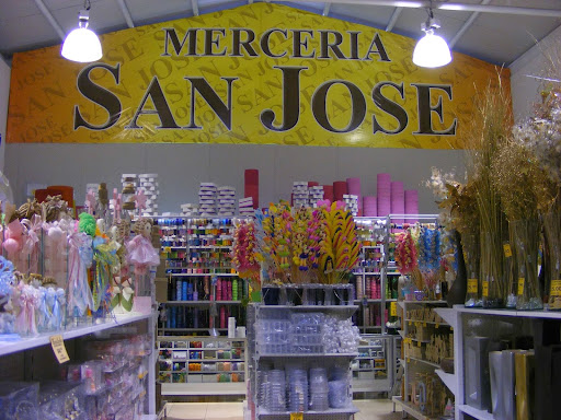 Mercería San José, Av B.Domínguez Pte 121, Centro, 37000 León, Gto., México, Tienda de baratijas | GTO