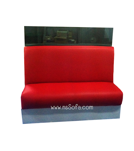 โซฟาสั่งทำ ที่ ร้านไอติม เกาะช้าง (Ice Cream Shop @ Koh Chang) เป็น โซฟาหนังเทียม (PVC) สีขาว Frame สีแดง 3 ตัว โซฟาหนังเทียม (PVC) สีแดง Frame สีแดง 3 ตัว ประกบหลัง สลับสี