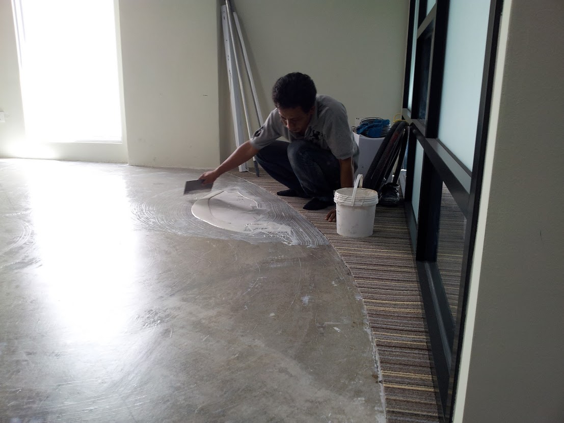 installing of vinyl foor