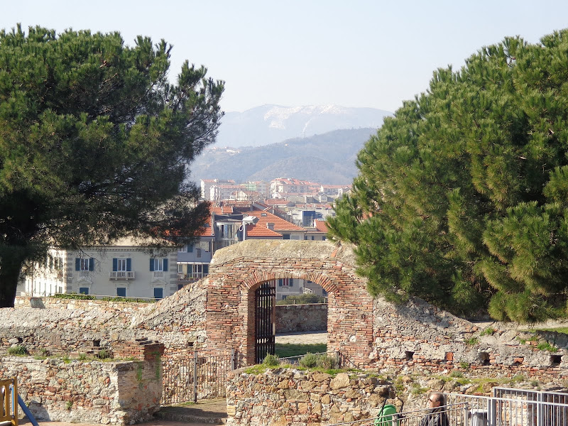 А включите-ка мне усилители качки! А подайте-ка белых пиджаков. Costa Paсifica февраль 13г