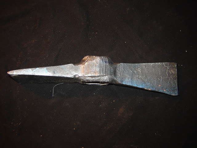 Tomahawk hecho con una hachuela de albañil DSC00395