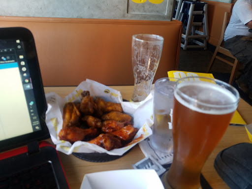 Chicken Wings Restaurant «Buffalo Wild Wings», reviews and photos, 301 St Andrews Dr, Mankato, MN 56001, USA