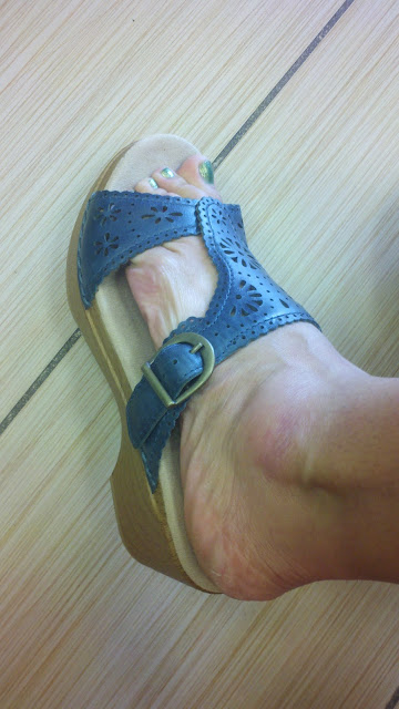 walking company womens sandals