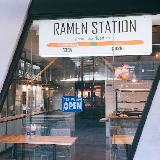 ラーメン Ramen Station logo