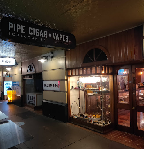 Pipe, Cigar & Vapes Tobacconist logo