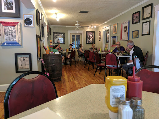 Restaurant «Rockin Cafe on Donnelly», reviews and photos, 622 N Donnelly St, Mt Dora, FL 32757, USA