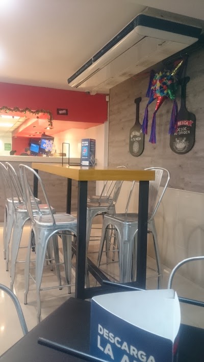 Photos of Domino's Ru&iacute;z Cortines