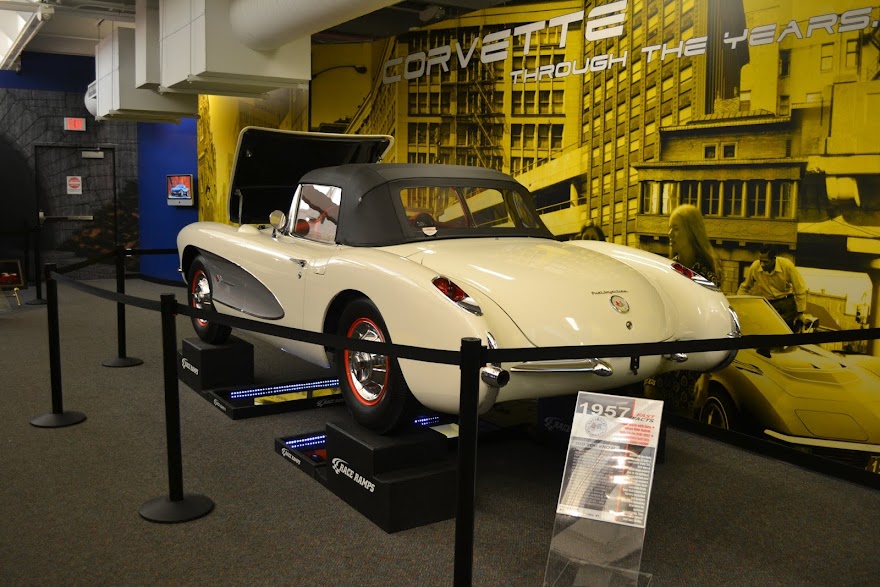 Музей корветтов, Боулинг Грин, Кентукки (National Corvette Museum,  Bowling Green, KY)