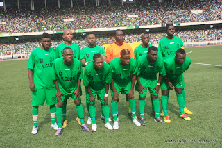 L'équipe de l'AS V Club de Kinshasa lors du match contre le Coton sport du Cameroune. Radio Okapi / Photo John Bompengo