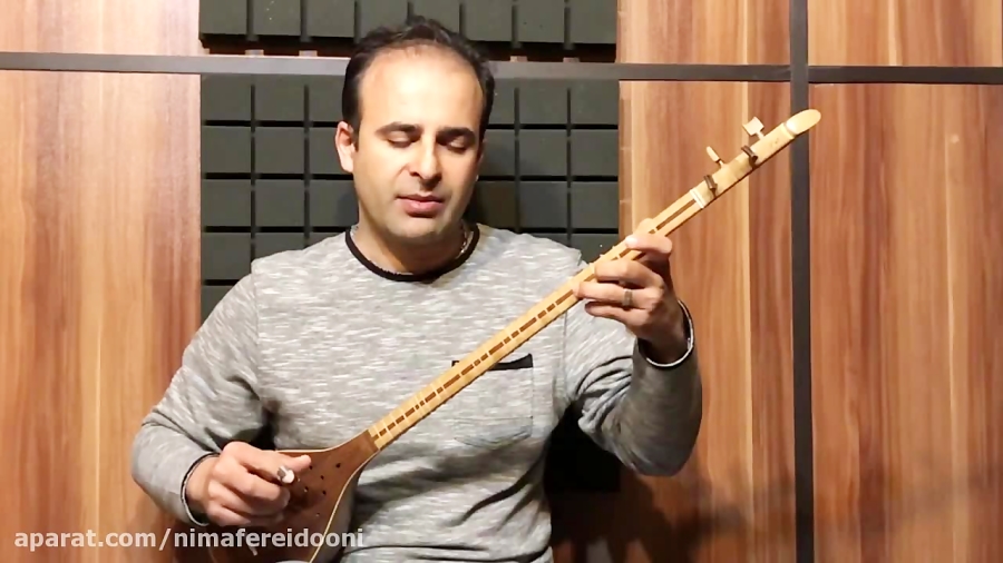 فیلم آموزش ⁨⁨⁨⁨⁨درس ۲۰ پرده شناسی بالا دسته کتاب هنرستان ۱ روح الله خالقی  نیما فریدونی سه‌تار