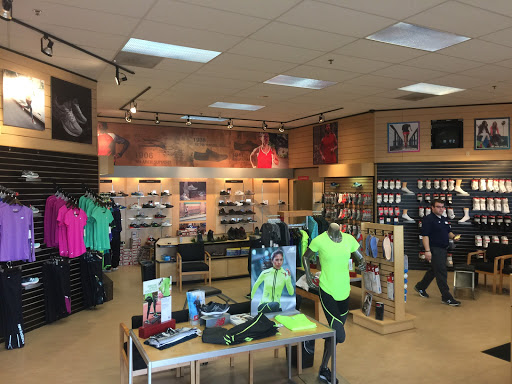 Shoe Store «New Balance Kansas City», reviews and photos, 6607 W 119th St, Leawood, KS 66209, USA