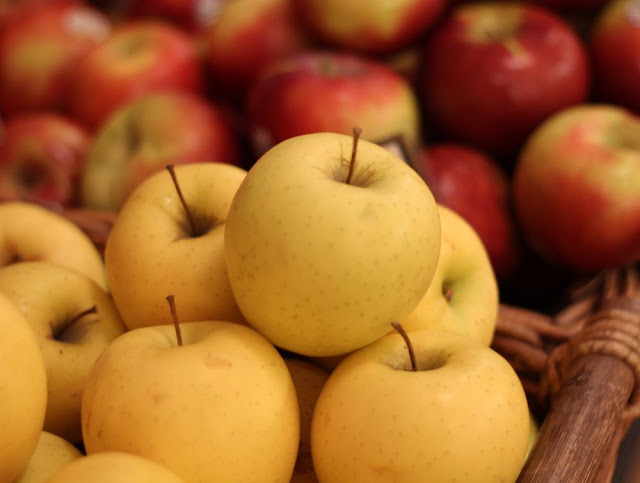 golden delicious apples