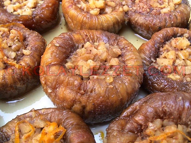 CEVİZLİ-İNCİR-DOLMASI-(KURU-İNCİR-TATLISI)