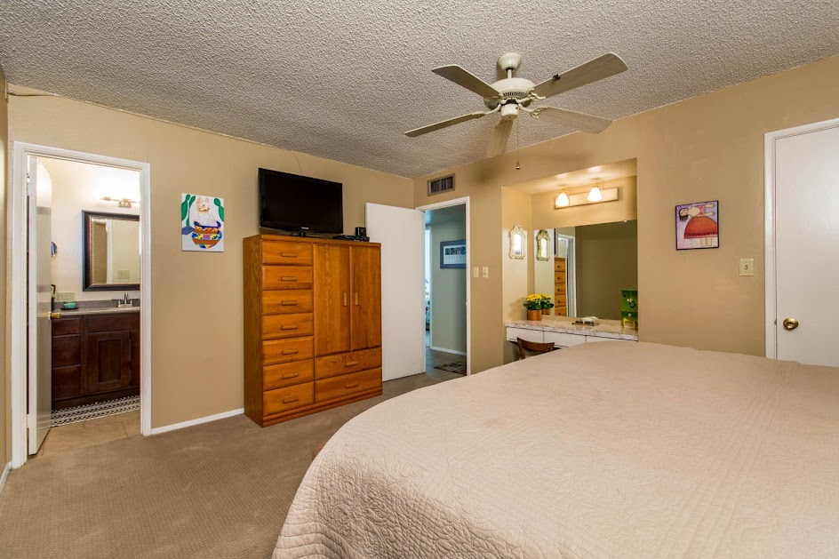 Homes for sale in Tempe AZ showcases this master bedroom