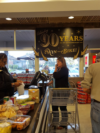 Grocery Store «Nugget Markets», reviews and photos, 5627 Paradise Dr, Corte Madera, CA 94925, USA