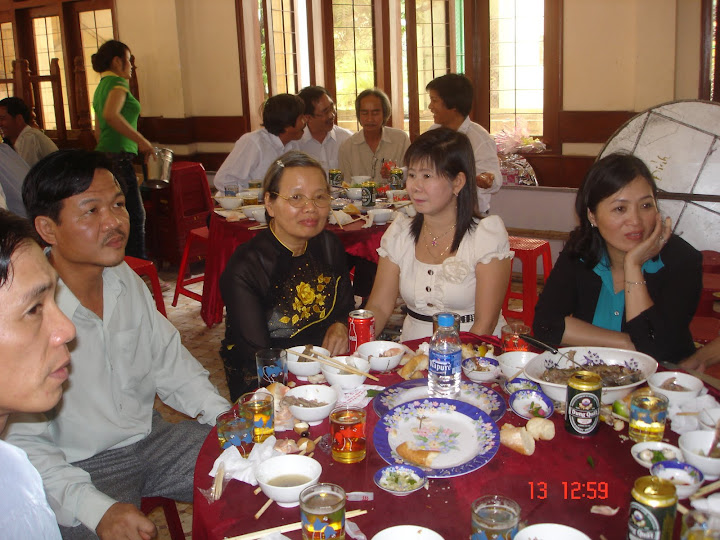 Chào mừng Ngày nhà giáo Việt Nam 20/11 2010 - Page 3 DSC00068