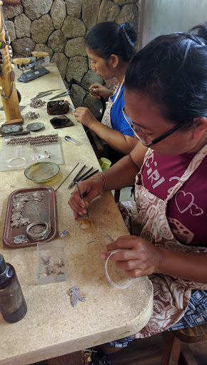 Prapen Jewelry & Artifacts