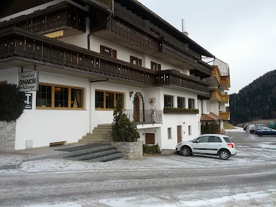 Photos of Hotel Onach ***
