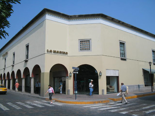 La Marina, Francisco I. Madero No. 37, Centro, 28000 Colima, México, Concesionario de motocicletas | COL