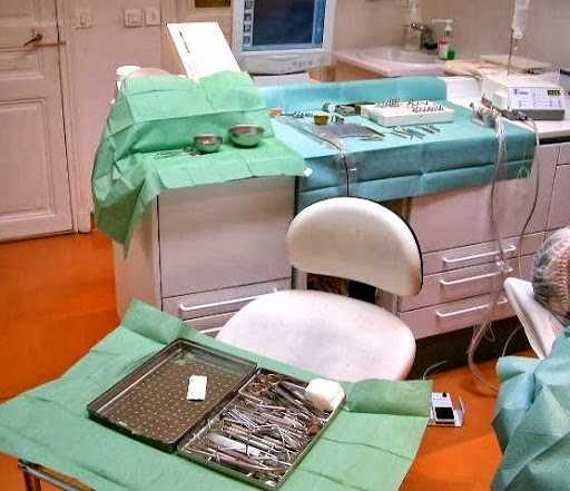 Dr Escaut André - Parodontiste - parodontologie, implants dentaires, couronnes dentaires