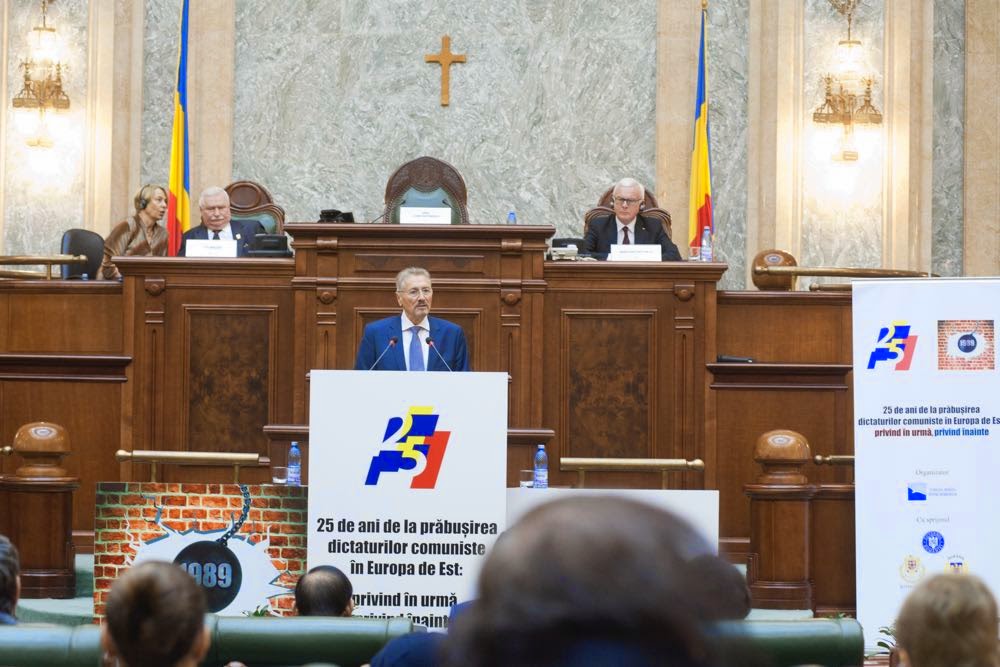 Principesa Margareta și Principele Radu au participat, la Senatul României, la Conferinţa Internaţională 25 de ani de la căderea comunismului în Europa Centrală şi de Est Principesa Margareta și Principele Radu au participat, la Senatul României, la Conferinţa Internaţională 25 de ani de la căderea comunismului în Europa Centrală şi de Est