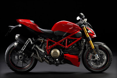 Ducati-Streetfighter-S_2011_1620x1080_Side_03