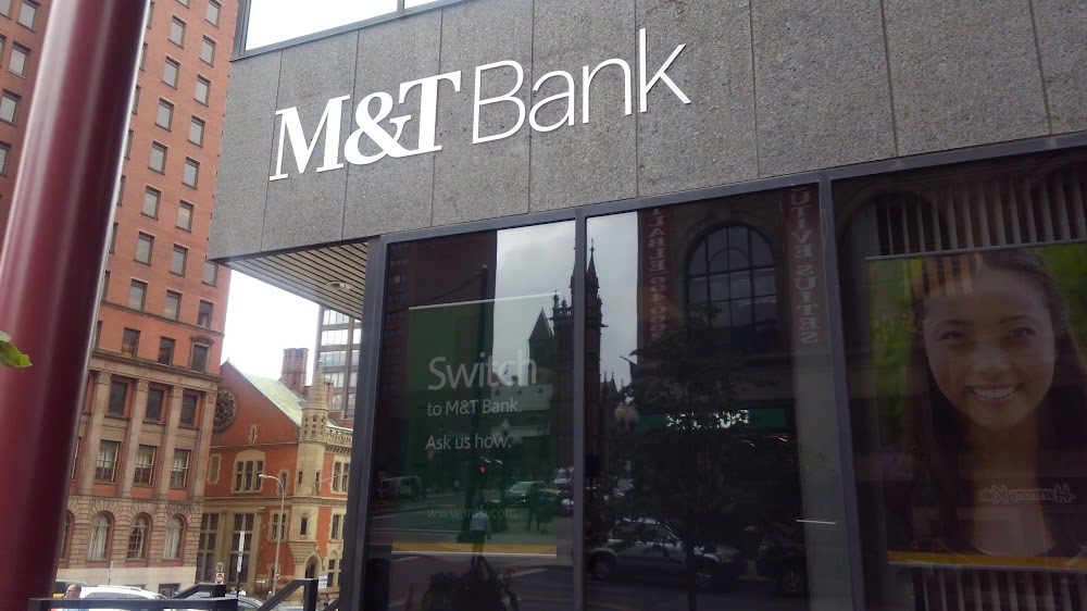 T me bank open ups. M&T Bank. Т,W банк. Банк 80к. Банк США ожидание.