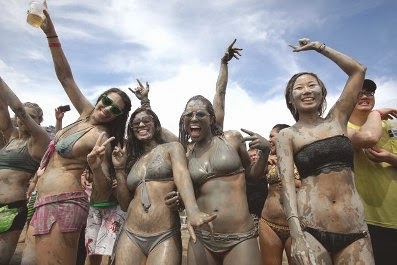 Foto Festival Mandi Lumpur di Boryeong, Korea Selatan Foto Festival Mandi Lumpur di Boryeong, Korea Selatan
