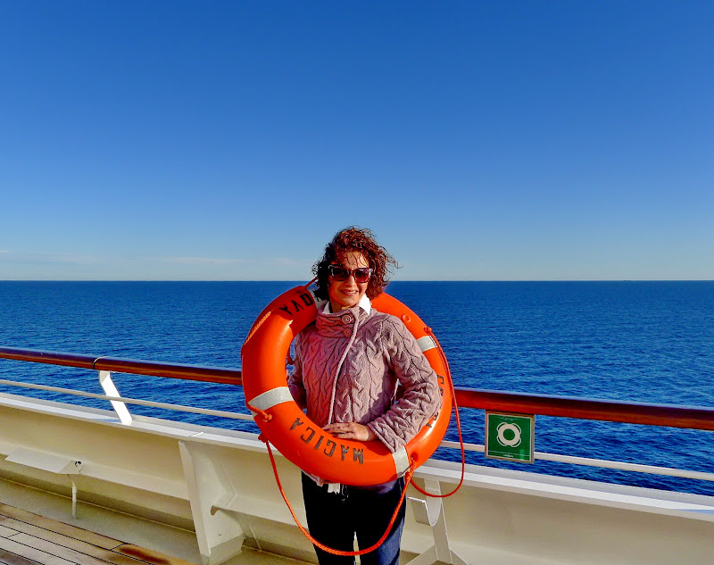 Фотографии с капитаном, в спасательных кругах и жилетах