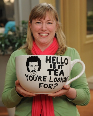 Lorrie Veasey holding an enormous handmade ceramic teacup featuring Lionel Richie - http://www.etsy.com/shop/LennyMud Lorrie Veasey holding an enormous handmade ceramic teacup featuring Lionel Richie - http://www.etsy.com/shop/LennyMud