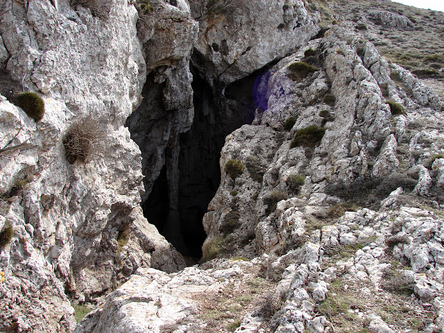 Senderismo - Puntasa - Cascadas - Cuevas y Árboles