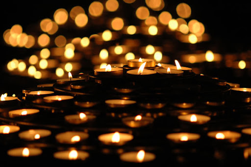 Prions pour ces victimes en Norvège  Bougies