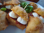 Pizzette fritte con mozzarella e 'nduja