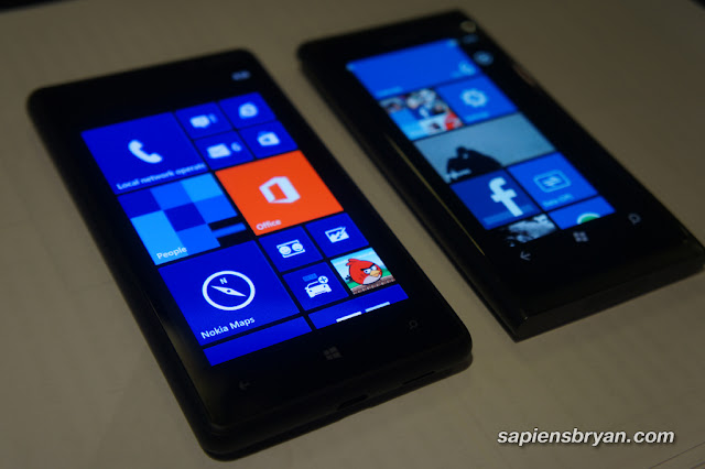 Side by side: Nokia Lumia 820 & Nokia Lumia 800