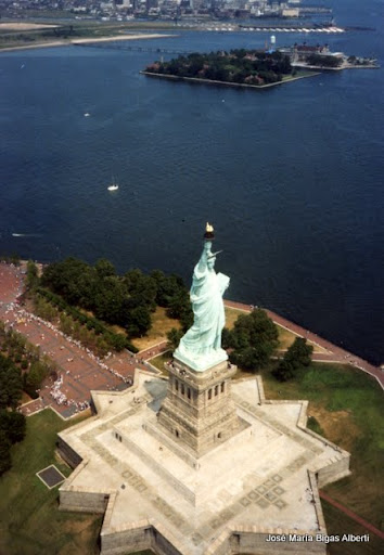 New York City. Las Torres Gemelas y la Estatua de la Libertad - NYC Vintage (Agosto 1988) (4)