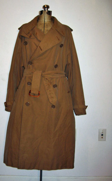 Retro Trend Vintage: The Case of the 70+ Year Old Burberry Trench Coat