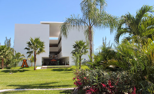 Universidad Anáhuac Cancún, Blvd. Luis Donaldo Colosio Km 13.5, Mz.2, Zona 8, L1, 77565 Cancún, Q.R., México, Facultad de medicina | GRO