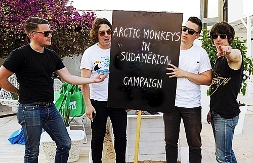 Operación: Bring the Arctic Monkeys (?) - Página 7 Tumblr_loh7ifxTPc1qc14qto1_500