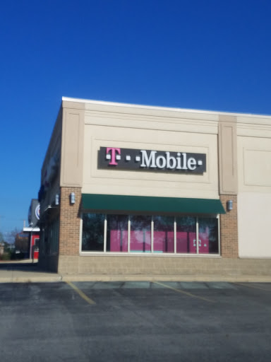Cell Phone Store «T-Mobile», reviews and photos, 980 Joliet St, Dyer, IN 46311, USA