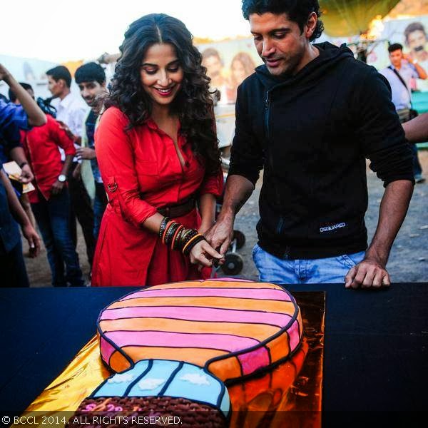 Vidya Balan and Farhan Akhtar cutting a cake during the promotion of their movie Shaadi Ke Side Effects at Film City, in Mumbai, on February 14, 2014.