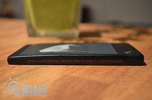 YotaPhone雙屏手機上手：價格偏高E-ink差強人意