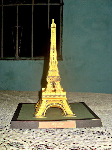 Tác phẩm đầu tay Eiffel Tower And Danbo  SDC12966
