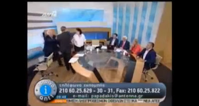 ギリシャの討論番組の生放送中に女性議員に平手打ちした極右政党議員に逮捕状