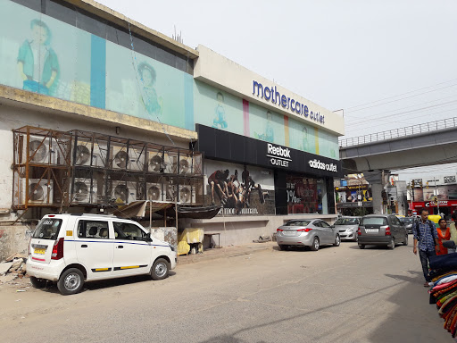 Adidas Factory Outlet, 844, Mehrauli-Gurgaon Rd, Ghitorni, Gadaipur, DLF Farms, New Delhi, Delhi 110030, India, Shopping_outlet, state UP