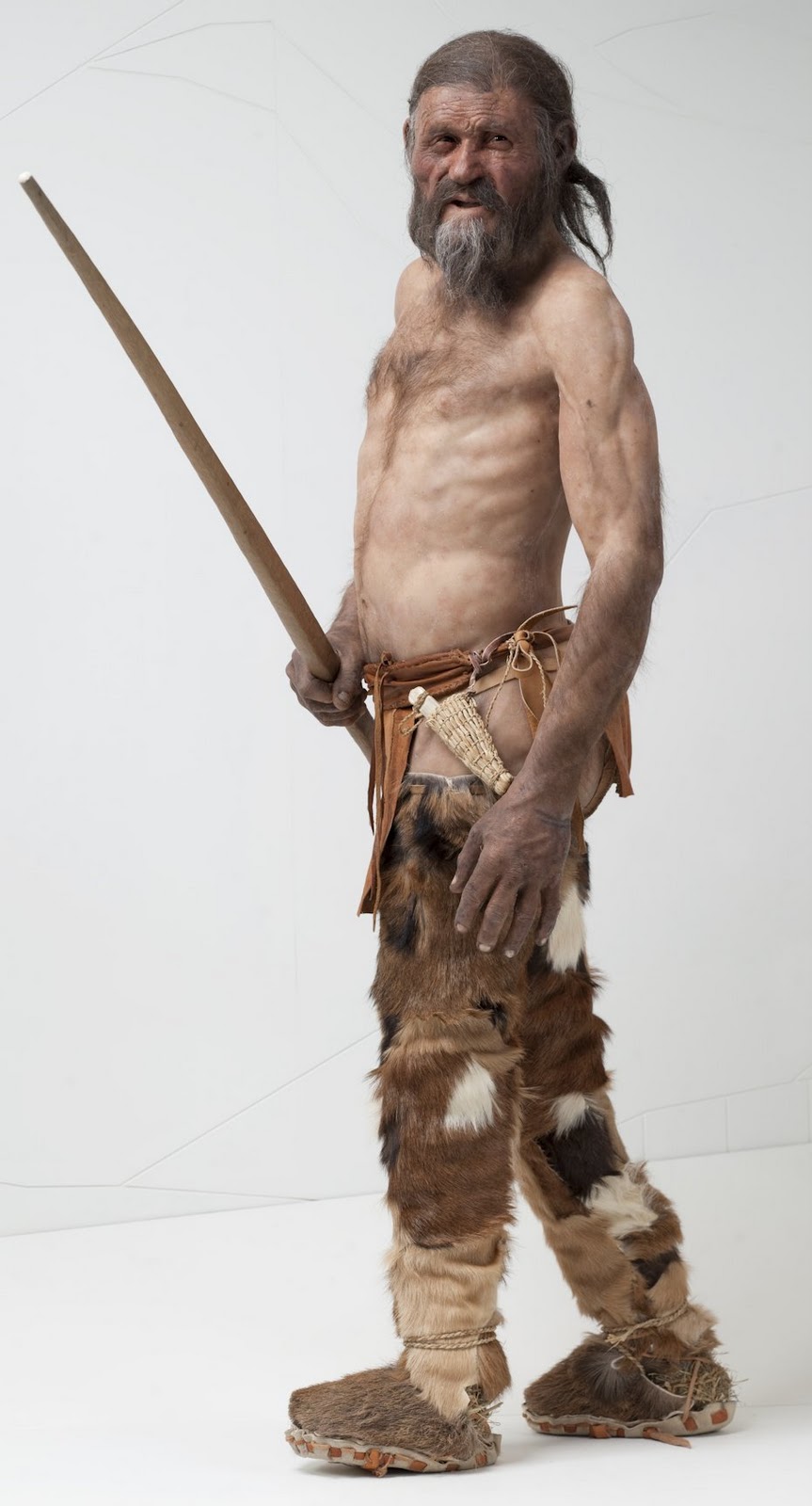 Ötzi mort et congelé dans un glacier il y 5300 ans Otzi-reconstruction-body